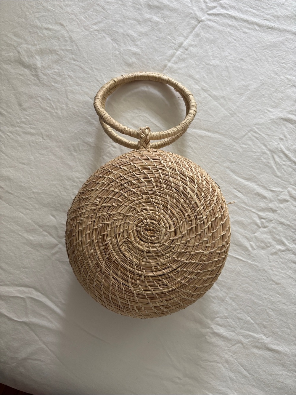 Round Woven Straw Handbag in Natural